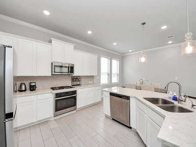 2014 Windsor Meadow Trce — Photo 10