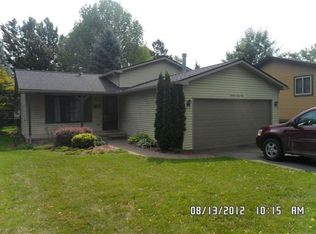 1369 Farmridge Ave, Waterford, MI 48328