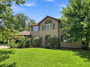 10 S Hampton Ct, Crete, IL 60417