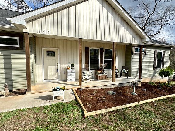 3rd image of 121 Mill Pond Rd