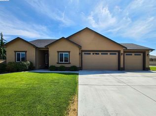 1162 N Oklahoma Pl, Kennewick, WA 99336