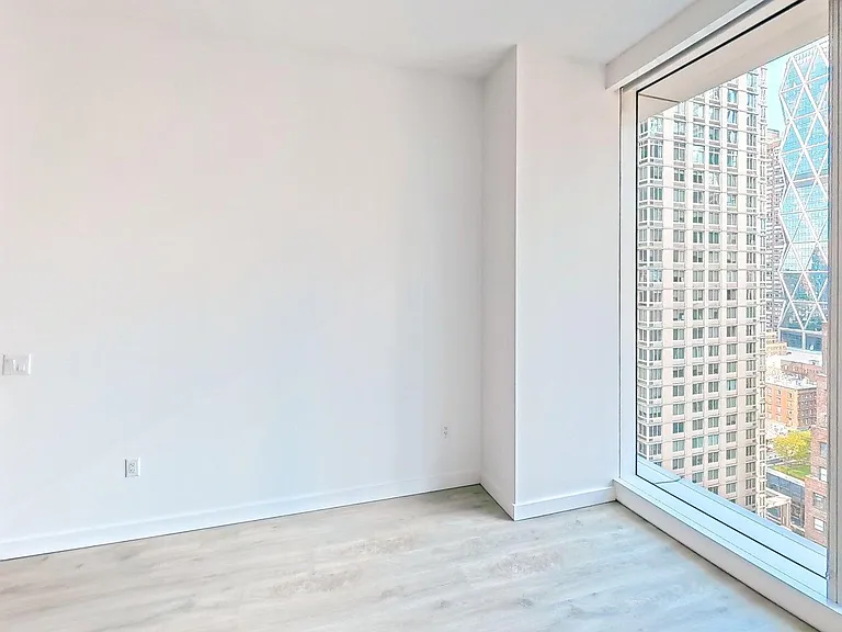 242 W 53rd St #18D — Photo 5