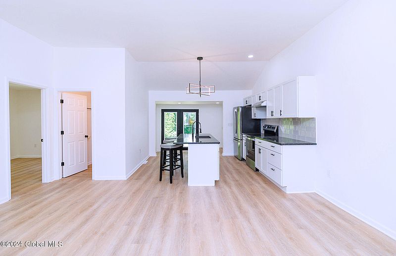 5th image of 45 Beacon Road