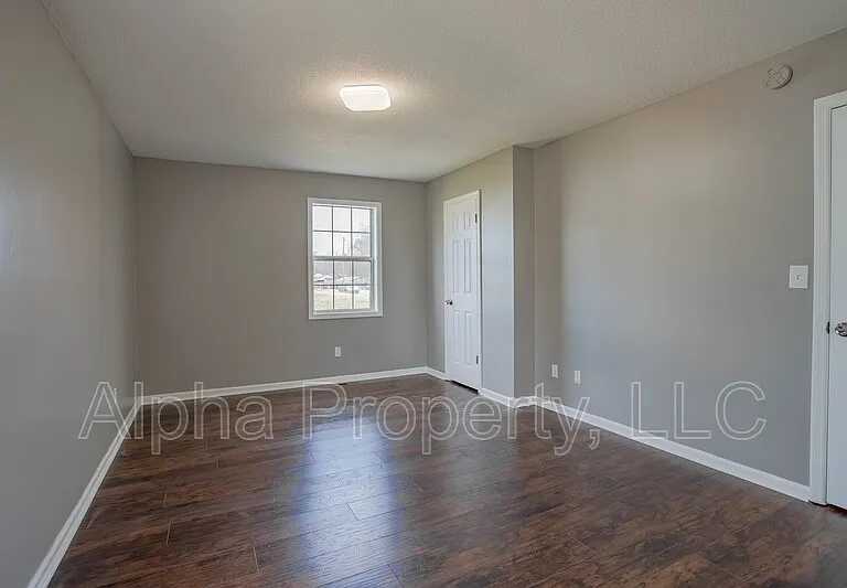 210 Carter St — Photo 13