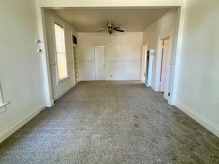 1044 Lincoln St — Photo 2