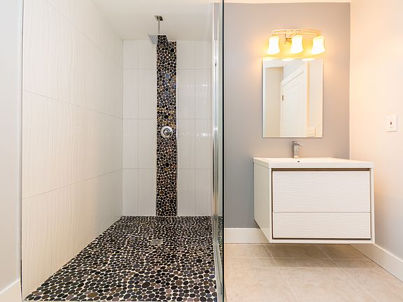 3rd image of 5103 N Travelers Palm Ln