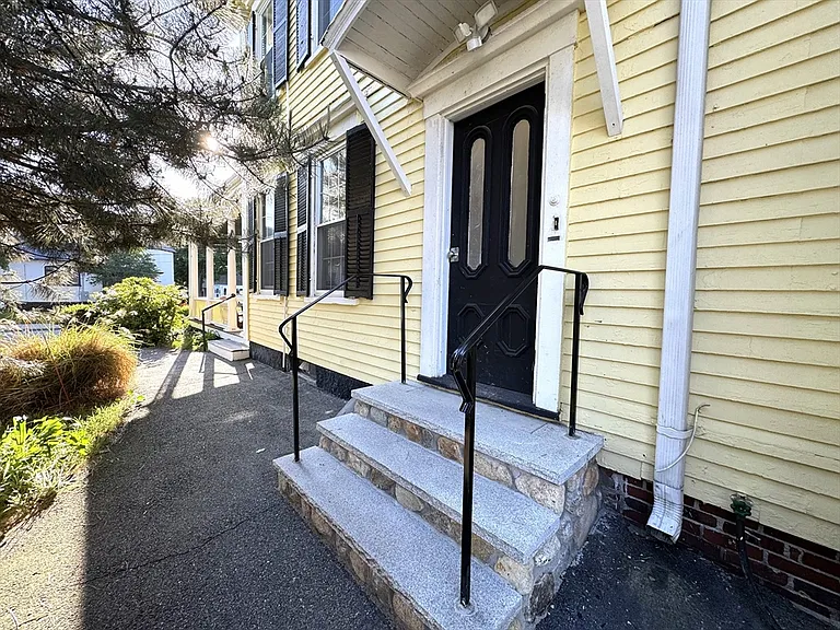 55 Central St #2R — Photo 10