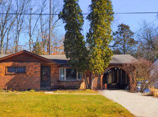 6142 E Lake Dr, Haslett, MI 48840