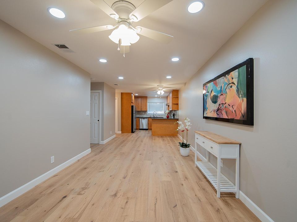 1st image of 485 La Conner Dr APT 3