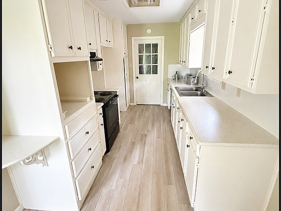 2nd image of 1875 Westchase Dr