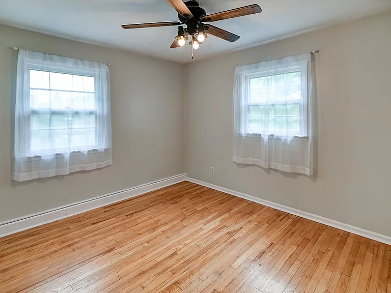10 Bradford Ln — Photo 34
