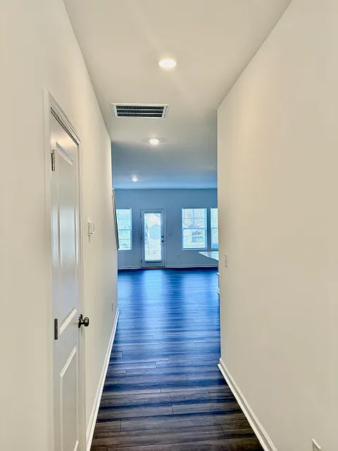 3 bed, 2.5 bath, 1581 sqft, $1,700 — Photo 2