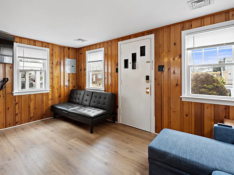 245 Sheridan Ave — Photo 7