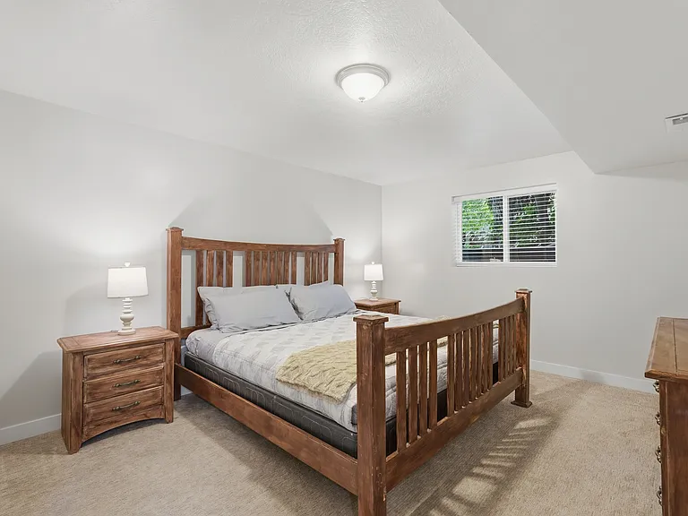 2569 N 2900 E — Photo 18