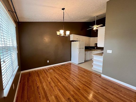 4th image of 27 N 1st St