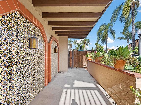 2nd image of 4424 Estrella Ave APT 5