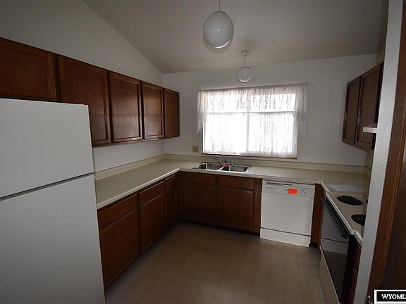4th image of 413 Crane Ave