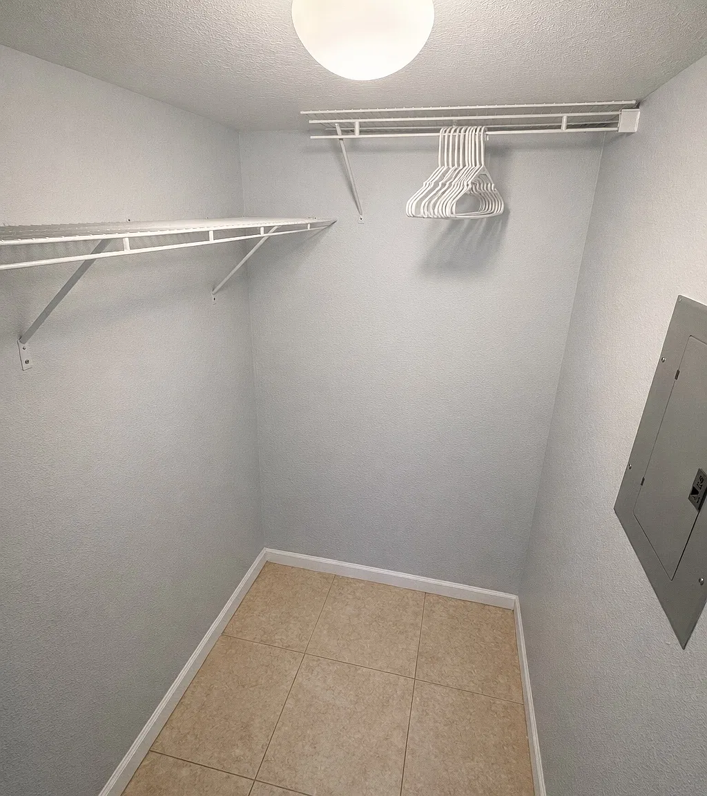 2170 Oakes Blvd — Photo 4