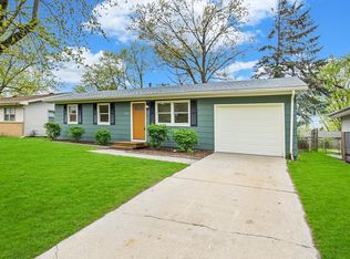 1204 Rutledge Rd, Bloomington, IL 61704