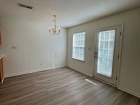 5th image of 147 Springwood Ln