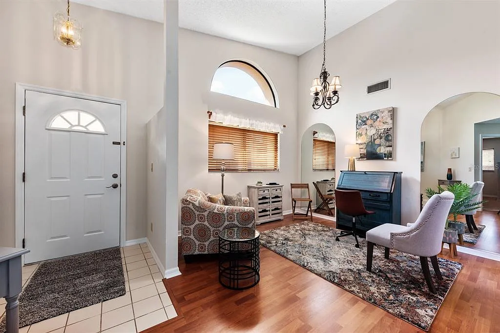 3 bed, 2.0 bath, 1530 sqft, $4,000 — Photo 3