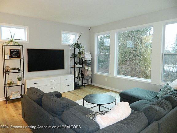 3rd image of 2342 Fieldstone Dr