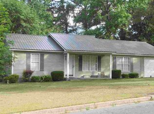 703 Cardinal Dr, Dublin, GA 31021