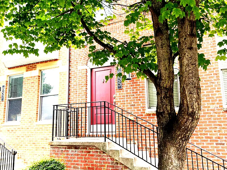 855 E Lombard St — Photo 26