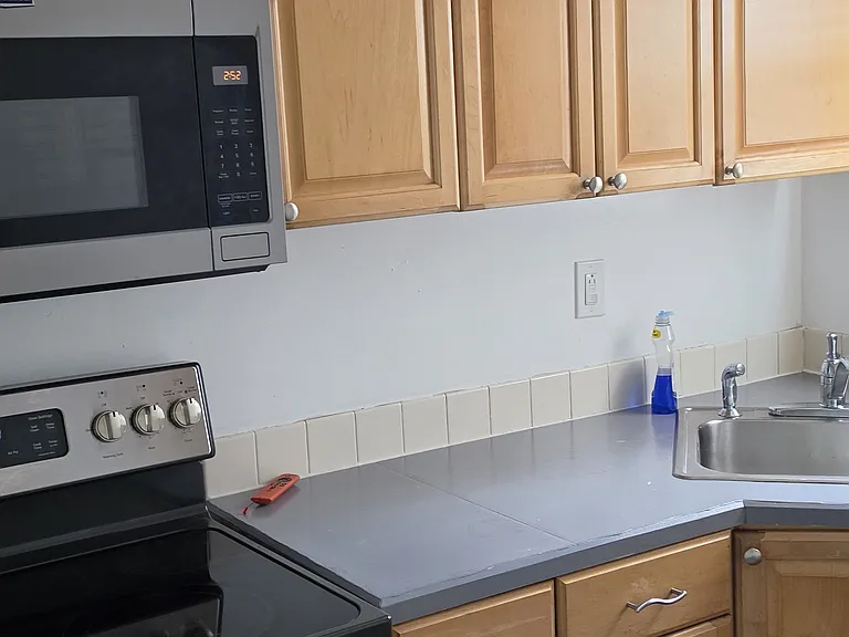 932 Victory Ave — Photo 2