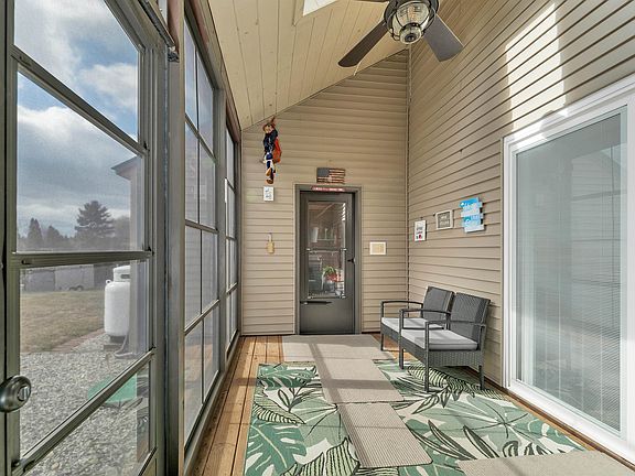 4th image of 1783 Parade Road