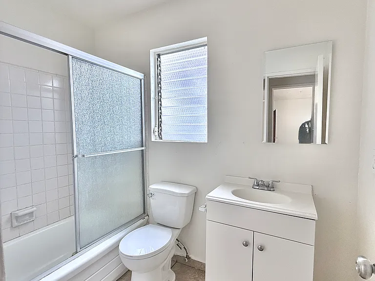 14143 Delano St #5 — Photo 9