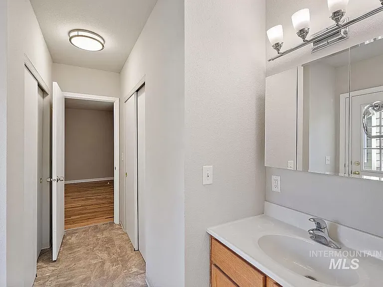 1103 S Johnson St — Photo 16