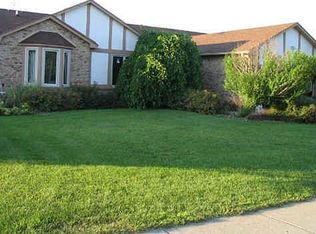 11575 Canterbury Dr, Sterling Heights, MI