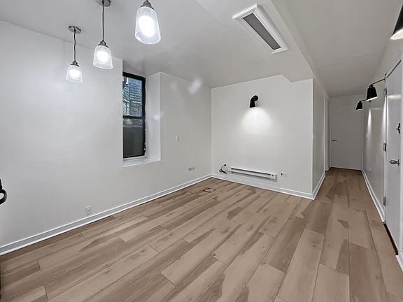 3rd image of 42 Hawthorne St