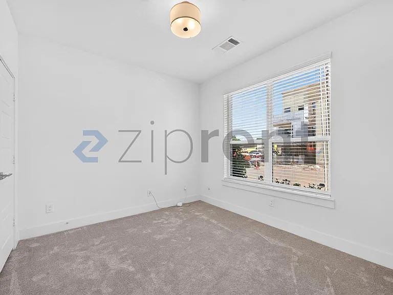 1733 W Cantey St — Photo 4