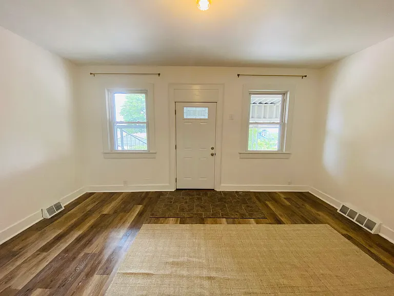 2602 Burham St — Photo 2