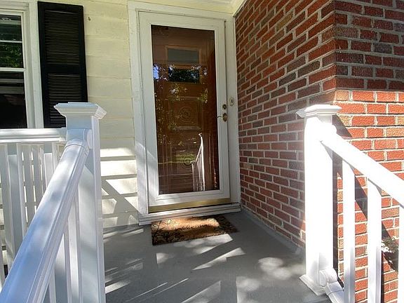 4th image of 40 Uncas St