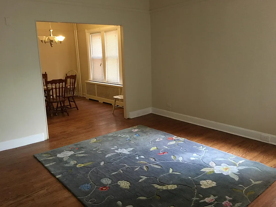 321 W 26th St