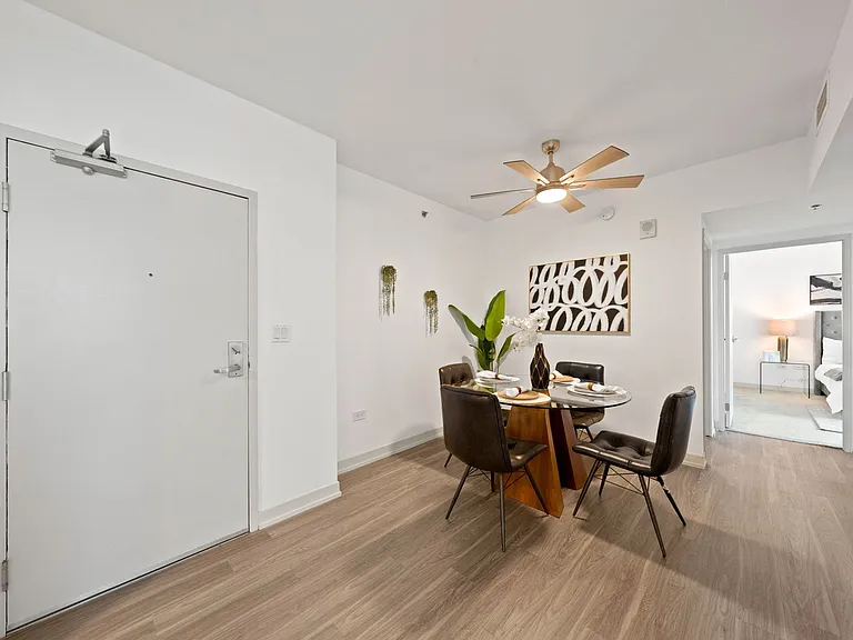 425 W Beech St #1502 — Photo 3