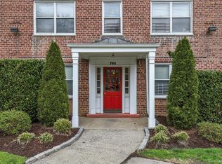 793 Palmer Road #3F, Bronxville, NY 10708