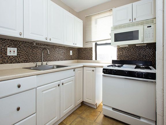 5th image of 277 Harrison Ave APT B2