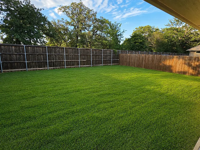 547 Concho St — Photo 9