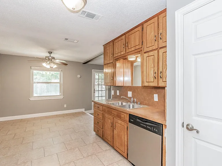 2013 Memphis Dr — Photo 26