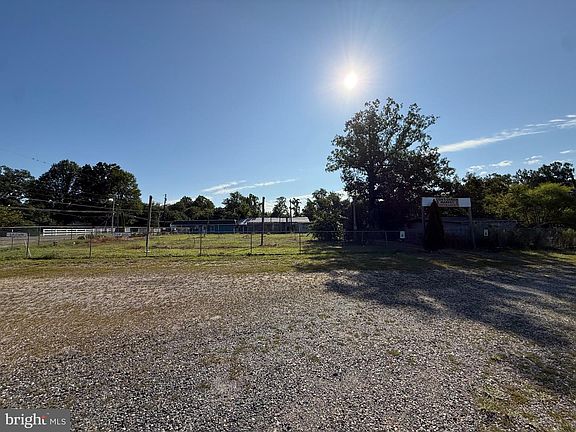 4th image of 3701 Oak Rd