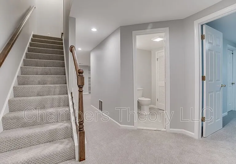 1003 Jennifer Ln — Photo 2
