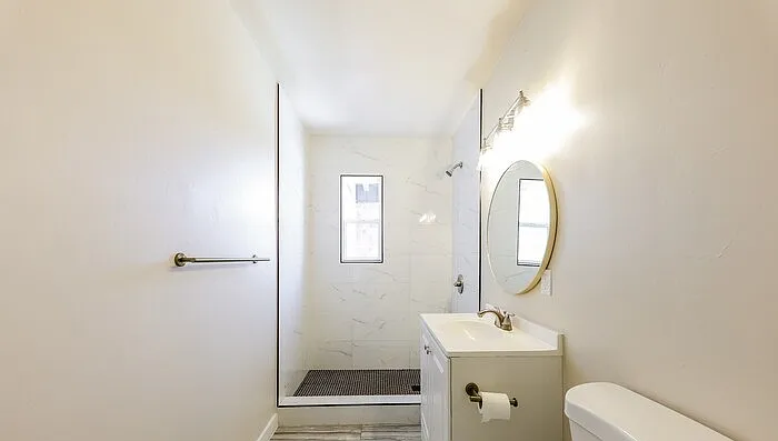 2311 W Whitton Ave — Photo 2