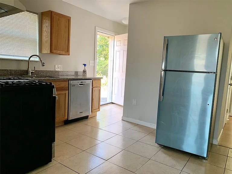 5026 Jefferson St — Photo 15