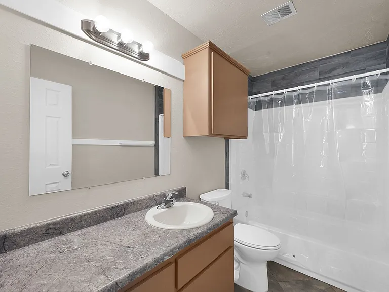 Lakeview Point Apartments — Photo 31