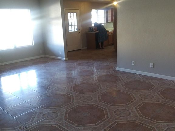 5th image of 202 Linn Ln