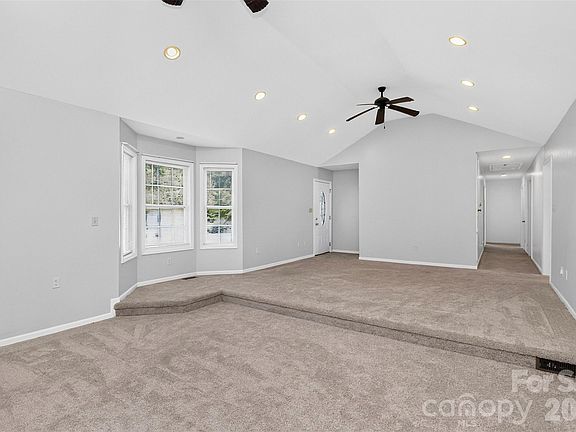 4th image of 221 S Potter Rd